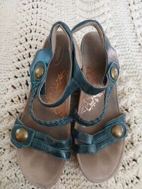 Aetrex Naya teal braided wedge sandals featuring studs/ Velcro Size 9
